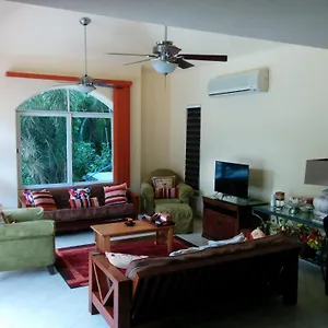Holiday home Casa Beard, Spacious With High Speed Wifi & Pool., Playa del Carmen